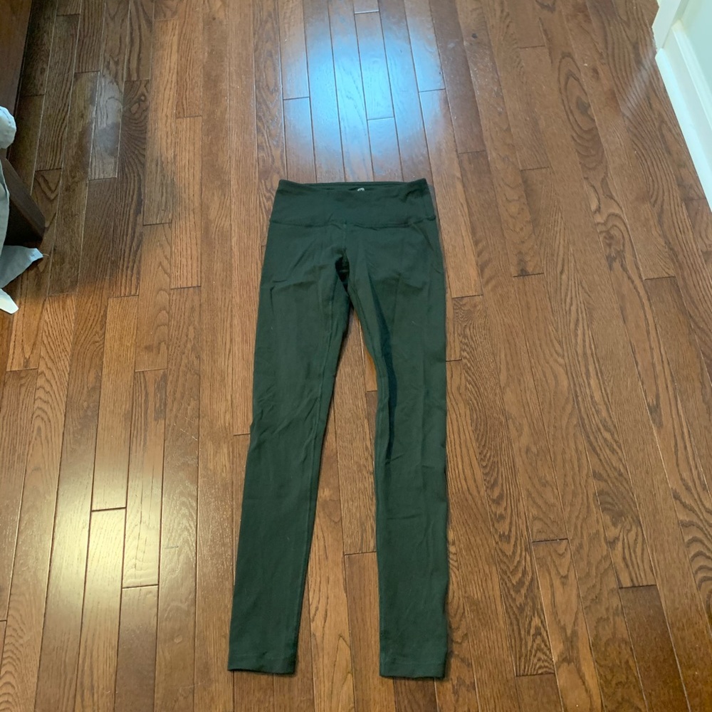 BNWOT army green 90 degree reflex leggings
